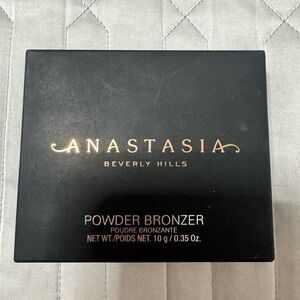 Anastasia Beverly Hills Powder Bronzer - Black and Gold